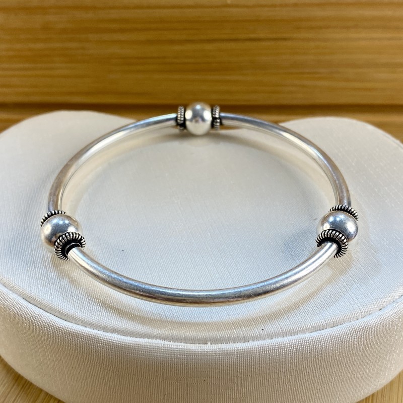 Bracelete rígido de encaixe com detalhes — Prata envelhecida — Tam 6 cm (diâmetro)