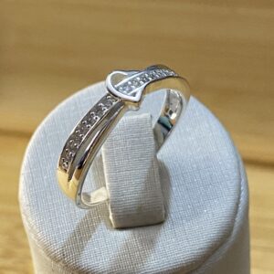 Alternative view of Anel estilo Cinto Cravejado com Coração — Prata 925