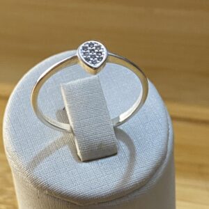 Anel com Gota Craveja de Zircônias - Prata 925