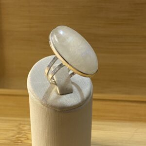 Anel Ajustável com Pedra da Lua Oval — Prata 925