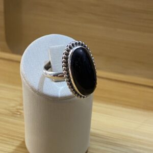 Alternative view of Anel com Cabochão Oval de Ônix e Filete de Bolinhas — Prata 925