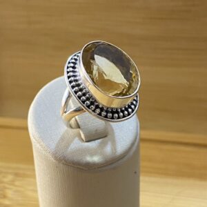 Anel Citrino Oval em Prata 925 — Moldura Trabalhada - Tam 13