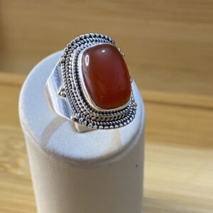 Anel com Rubi Cabochão — Prata 925 Trabalhada - Tam 22