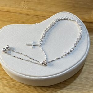 Alternative view of Pulseira Regulável com Zircônias e Pingente Cruz – Prata 925