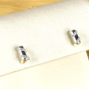 Brinco Pino Liso com Detalhe Cravejado de Zircônias – Prata 925 (0,8 cm)