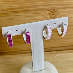 Brinco de Clique Cravejado de Zircônias - Duas Cores para escolher