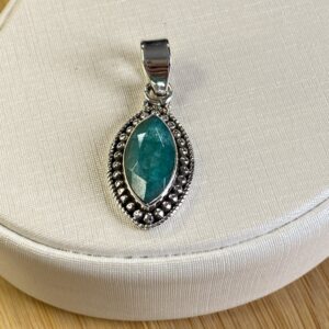 Pingente Navete de Esmeralda Facetada com Moldura de Bolinha - Prata 925 - 2cm