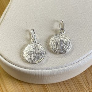 Pingente Medalha Abaulada de São Bento - Prata 925 - 1,5 cm