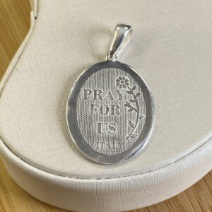 Alternative view of Pingente Medalha Oval N.Sra. Desatadora de Nós - Prata 925 - 3cm