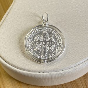 Alternative view of Pingente Giratório São Bento - Prata 925 - 3cm