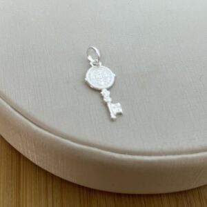 Pingente Chave São Bento – Prata 925 - 2cm