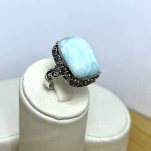 Anel com Pedra Larimar e Arabescos – Prata 925