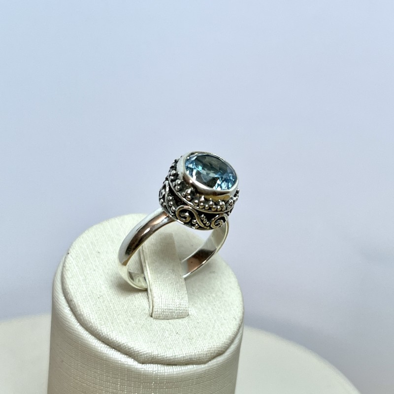 Anel Solitário Topázio Azul e Bordas com Arabescos – Prata 925 - Imagem 2