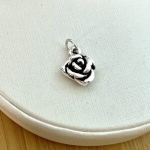 Alternative view of Pingente Flor P – Prata 925