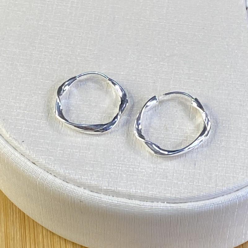 Brinco Aro Torcido de Encaixe - Prata 925 - 1,6 cm