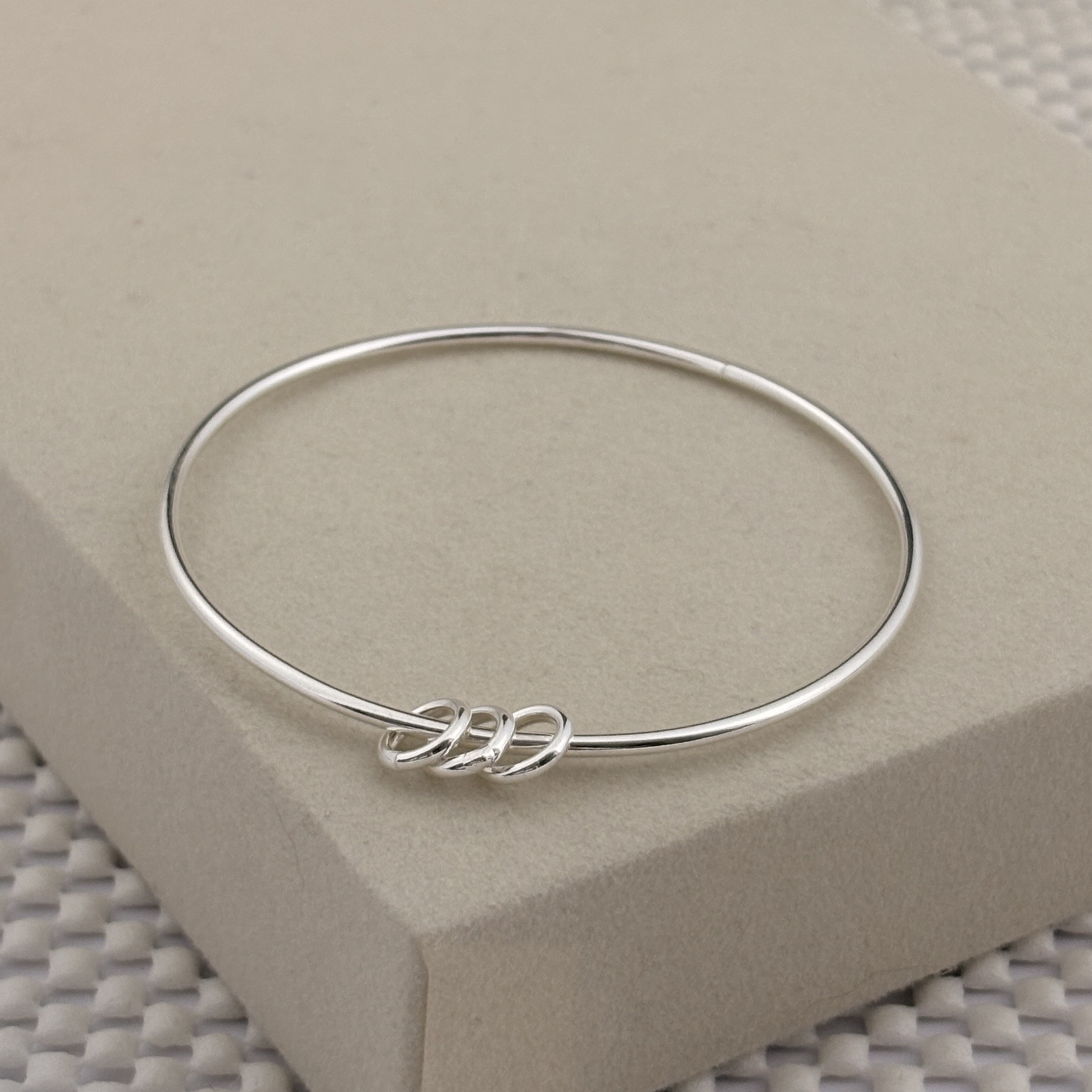 Prata 925 | Bracelete Argola | Fio com argolinhas | 6,5cm diâmetro