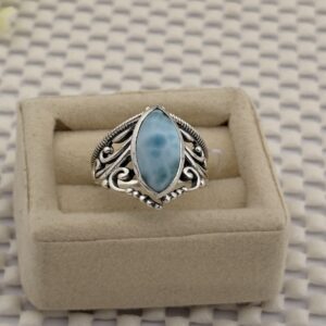 Prata 925 - Anel Pedra Natural | Larimar com base vazada de arabescos