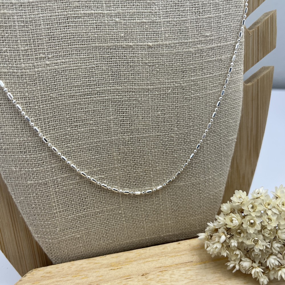 Corrente delicada de quadradinhos e bolinhas - 50 cm
